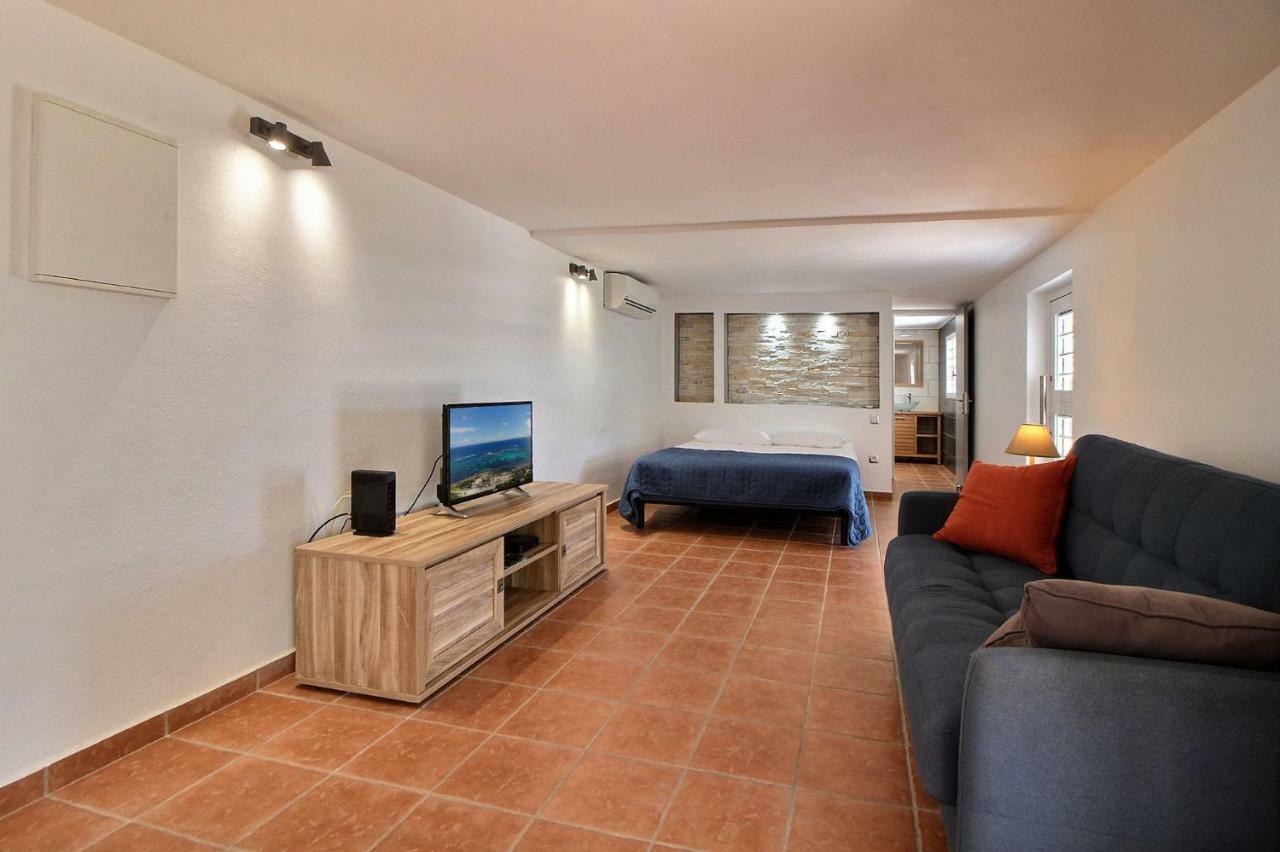Thomana , Jacuzzi Privé, à 200 M *