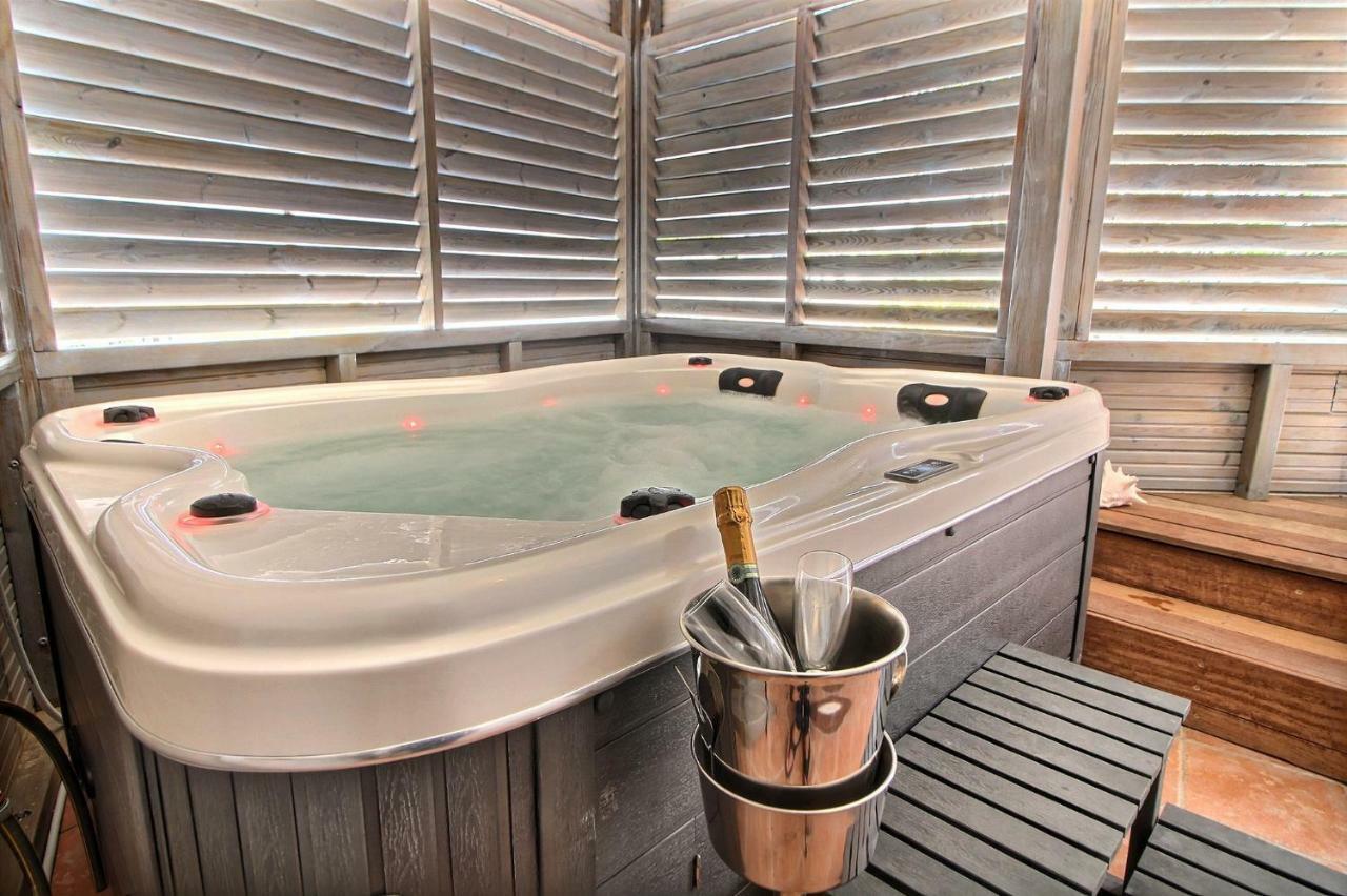 Thomana , Jacuzzi Privé, à 200 M *