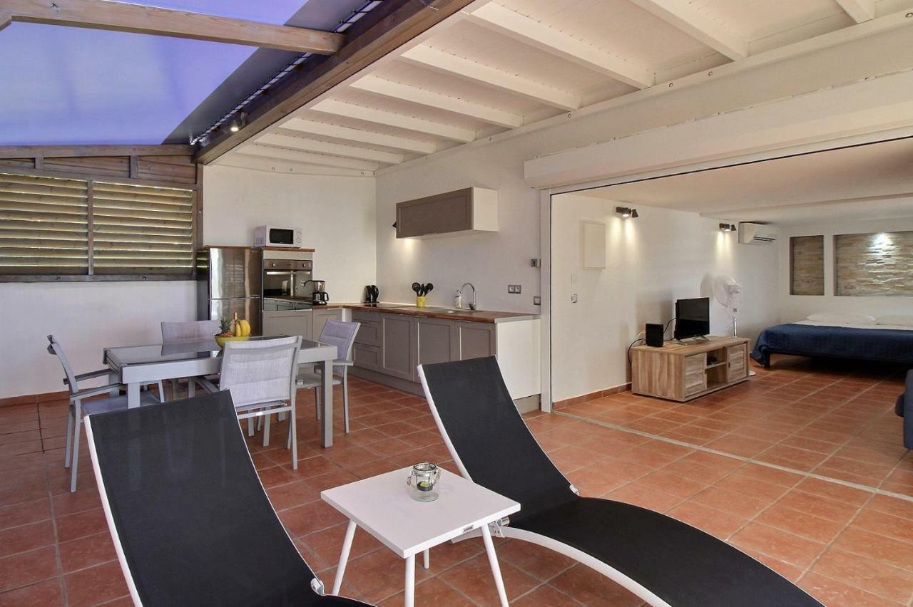 Thomana , Jacuzzi Privé, à 200 M *